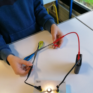 Cours de physique - Identification des métaux avec un circuit électrique